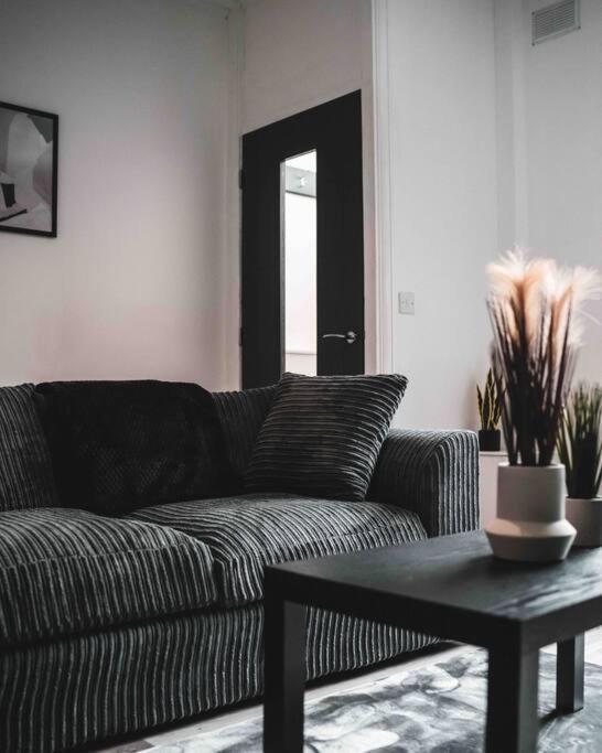 Comfortable Home In Bolton Farnworth Exteriér fotografie