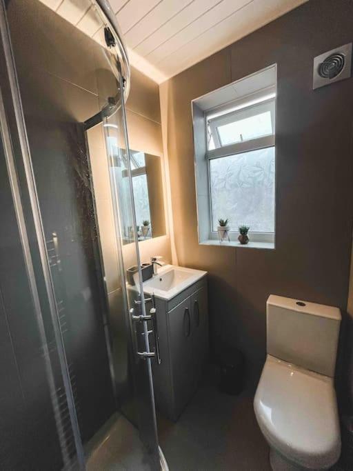 Comfortable Home In Bolton Farnworth Exteriér fotografie