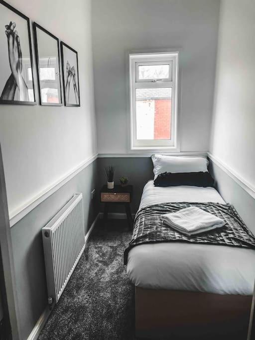 Comfortable Home In Bolton Farnworth Exteriér fotografie